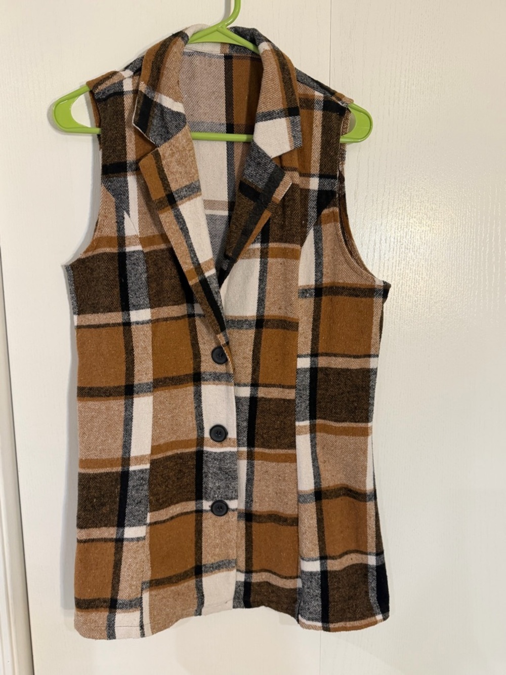 Plaid Button-Front Sleeveless Vest in Camel & Black